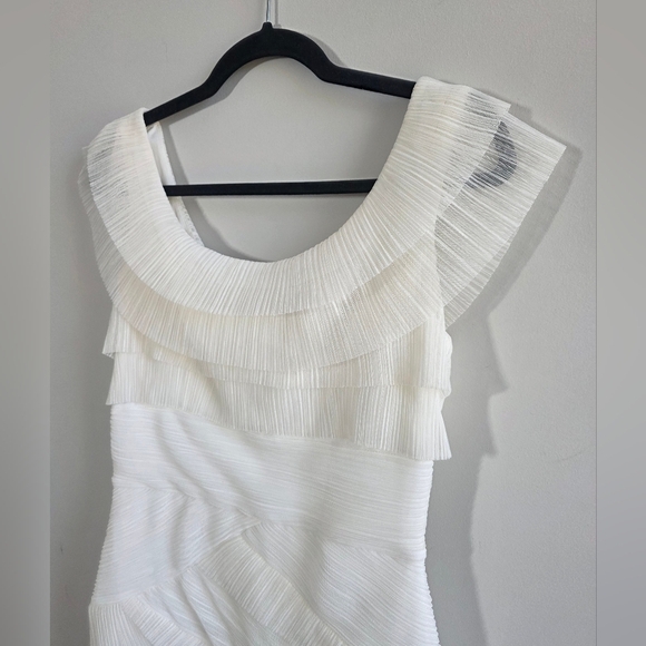 BCBGMaxAzria - NWOT Briana White Textured And Layered Dress - Size 8 - Picture 4 of 8